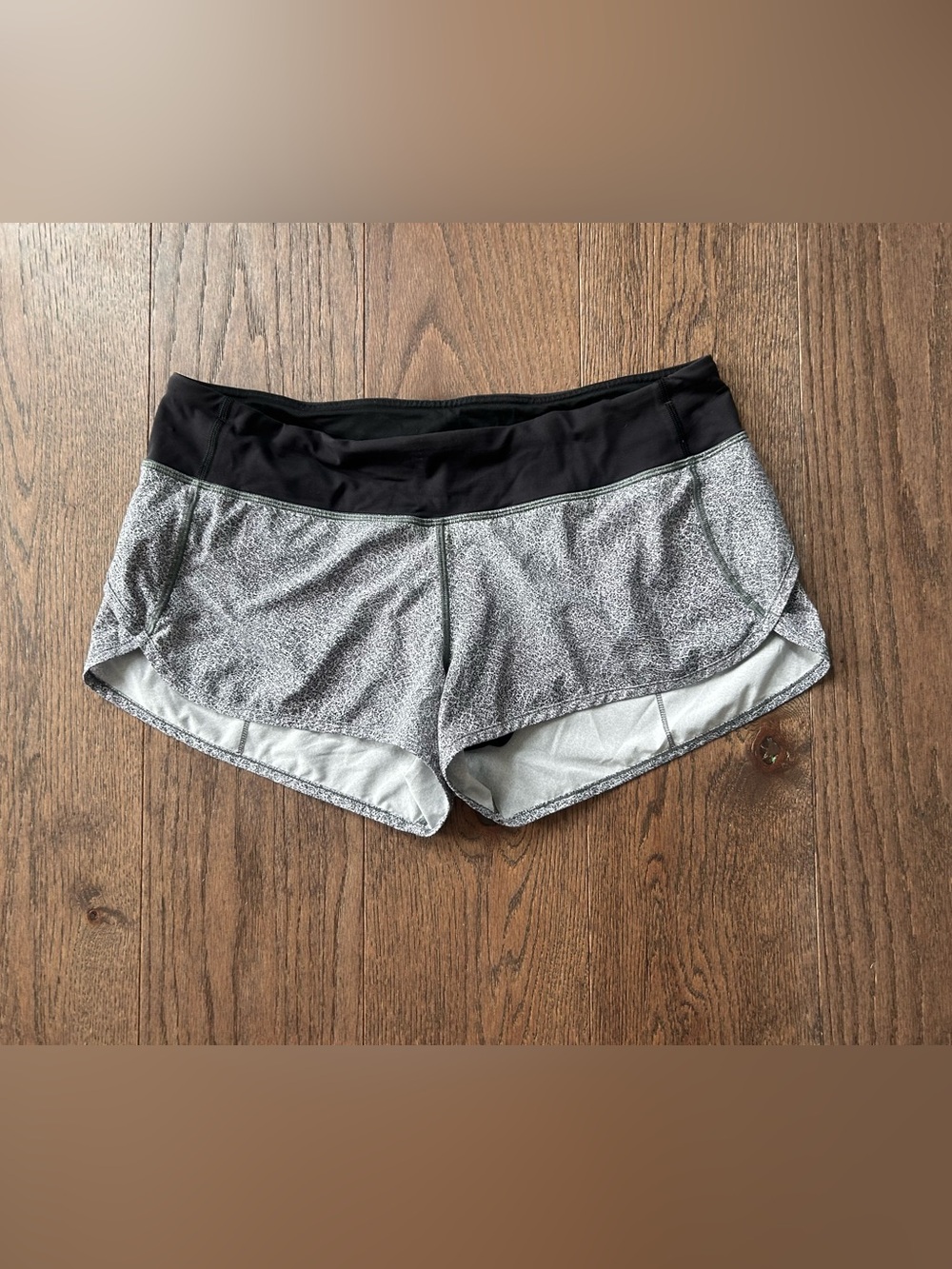 Lululemon Size 10 Speed Up Shorts